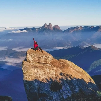 Amanhecer no Pico da Caledônia